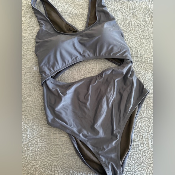 CUPSHE Women Plus Size One Piece Bathing Suit Scoop Neck with Cutouts - Picture 5 of 5